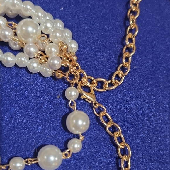 Chic Multi-Layer Pearl and Gold Necklace - Picture 3 of 3
